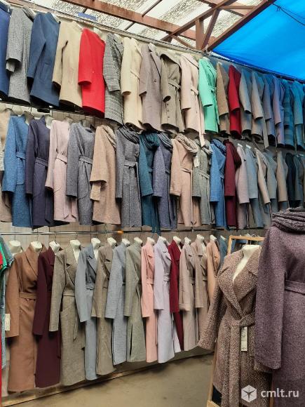 Продавец. Фото 1.