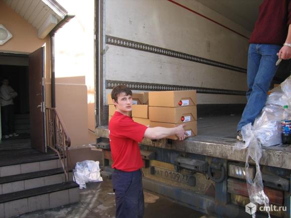 Грузчики в ночную смену. Фото 1.