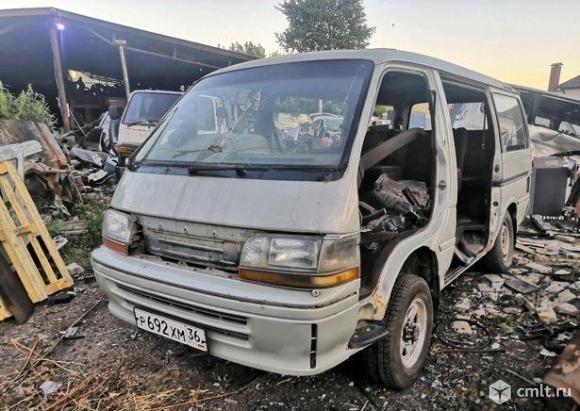 Разбор toyota hiace lh107. Фото 1.
