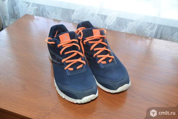 Шикарные беговые кроссовки Demix. Фото 1.