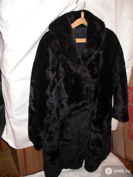 Шуба из мутона женская, р. 48-50, цв. черный, б/у 1 сезон. Фото 1.