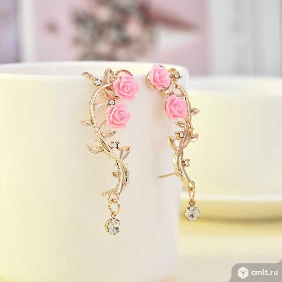 Серьги с розовым листом розы. Фото 1.