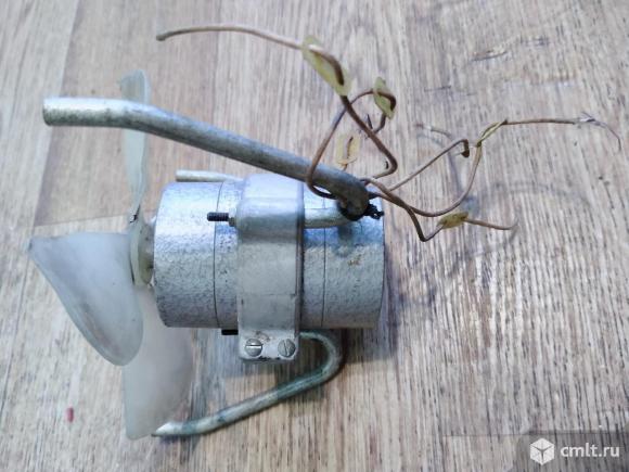 Моторчик УАД-32. Фото 1.