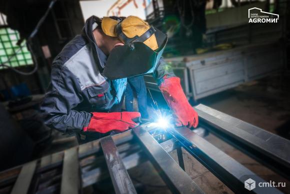 Сварщик на полуавтомат. Фото 1.