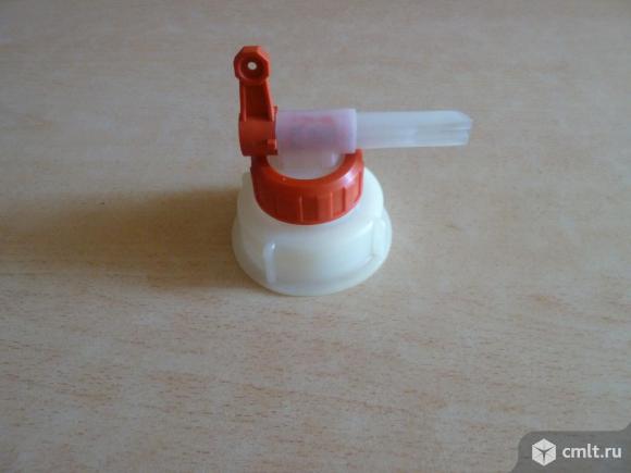 Крышка-краник дозатор для бутылей. Фото 1.