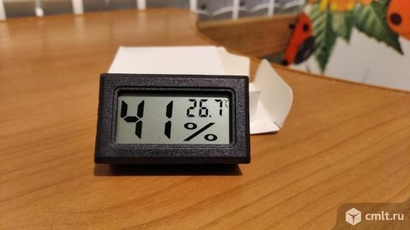 Компактный цифровой гигрометр- термометр. Фото 1.