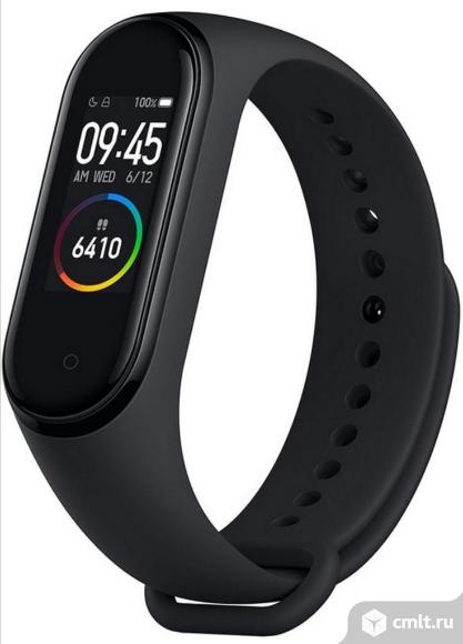 Новый фитнес браслет xiaomi mi band 4. Фото 1.