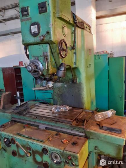 Координатно-расточной станок 2Е440А, Размер стола 710*400 мм, наибольший диаметр расточки 250 мм, габариты станка: 2440*2195*2385 мм; вес 3400 кг.