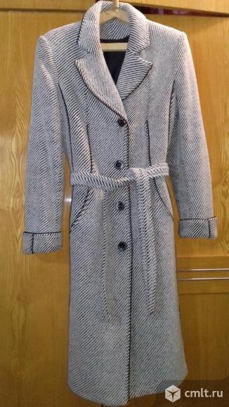Утепленное демисезонное пальто. Фото 1.