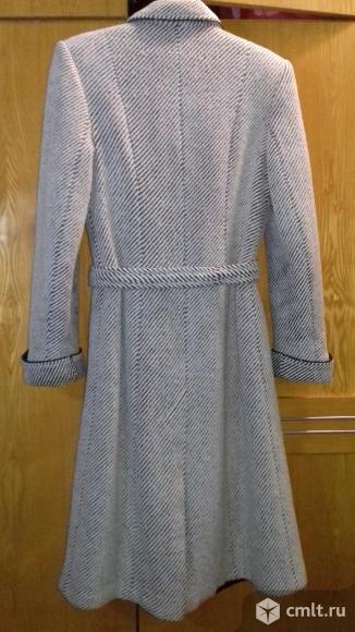 Утепленное демисезонное пальто. Фото 2.