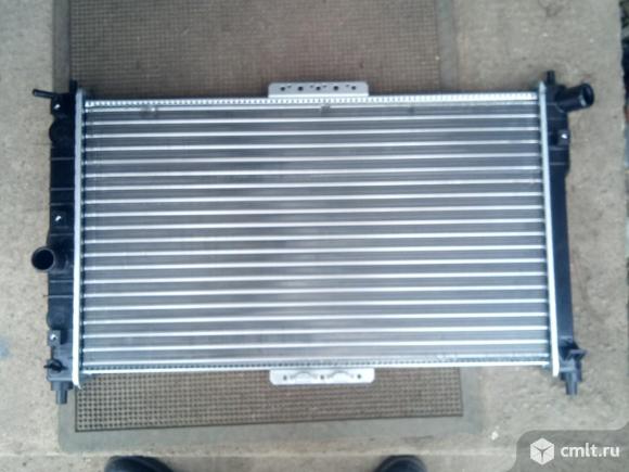Радиатор охлаждения Шевроле Ланос 96182261. Фото 1.