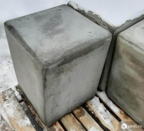 Бетонный столбик, l350xb350xh450 мм. (ограничитель парковки). Фото 2.