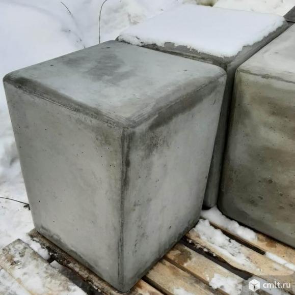 Бетонный столбик, l350xb350xh450 мм. (ограничитель парковки). Фото 1.