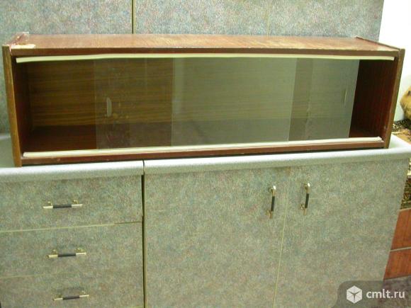 Полка книжная, стеклянные дверцы, 380 р. Фото 1.