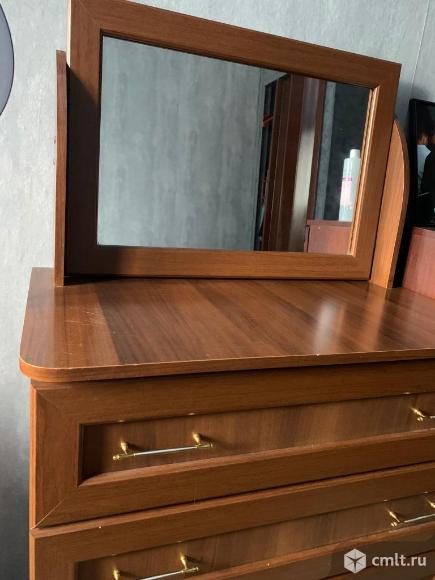 Комод с зеркалом. Фото 1.