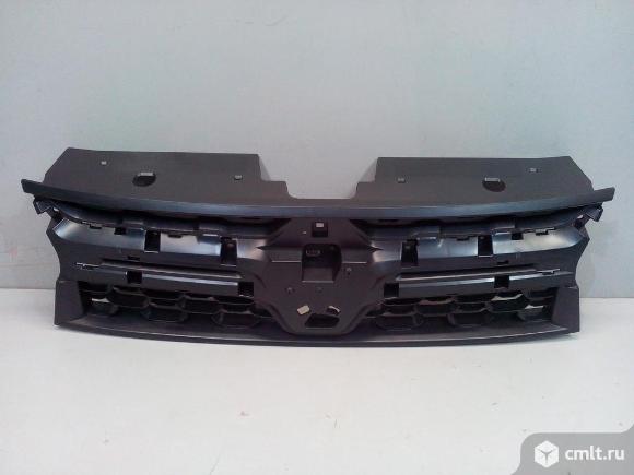 Решетка радиатора RENAULT DUSTER 15- 623103564R. Фото 1.