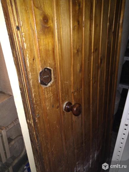 Дверь входная с каркасом,с замком , оббита деревянными рейками, очень тяжёлая, только самовывоз. Фото 1.