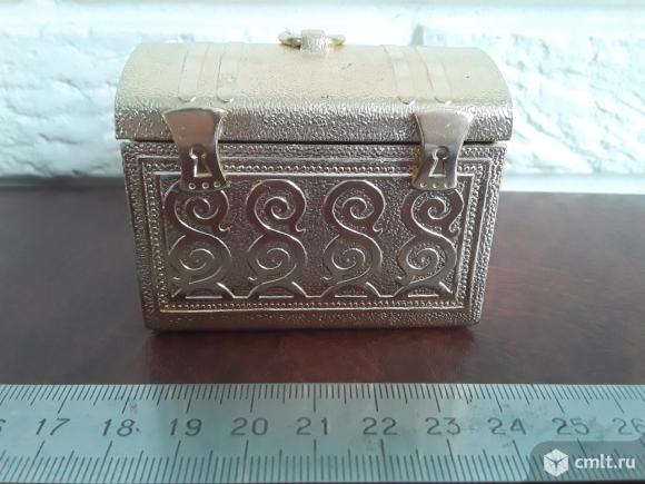 Сундучок маленький, алюминиевый СССР. Фото 1.
