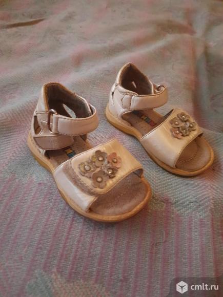 Детская обувь. Фото 1.
