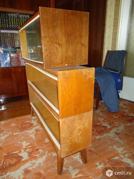 Книжные полки 3 шт с подставкой. Фото 2.