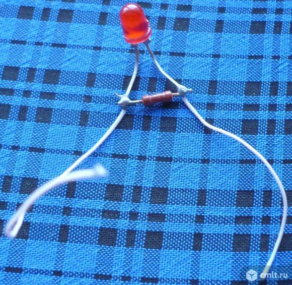 Светодиод красный и резистор (сопротивление) K33.. Фото 1.