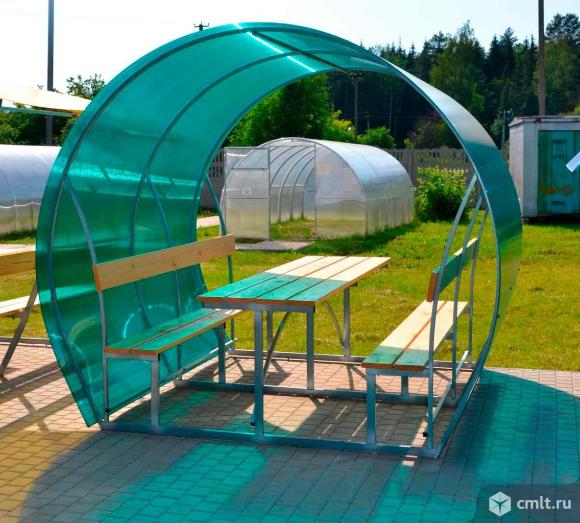 Новые садовые беседки со столиком и лавкой. Фото 1.