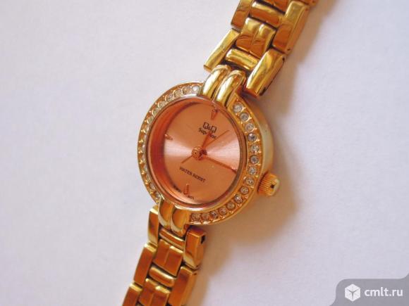 Часы Q&Q superior Японские. Со стразами, кварцевые. Размер браслета можно регулировать. Фото 1.