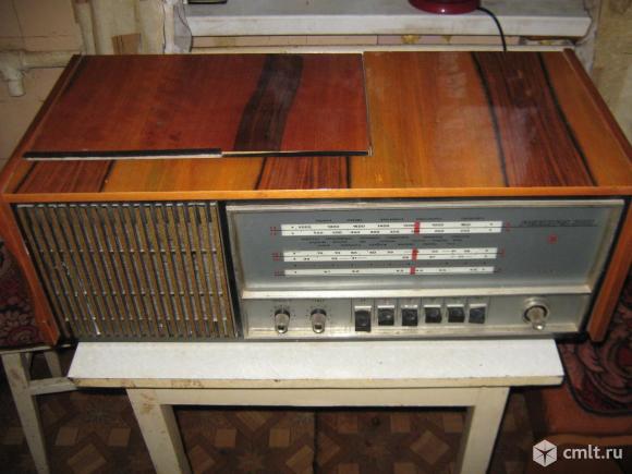 Радиола Рекорд-301. Фото 1.