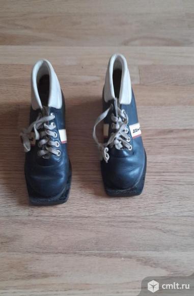 Лыжные ботинки. Фото 1.