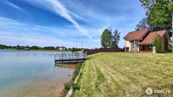 Дом в клубном посёлке на берегу озера!. Фото 1.