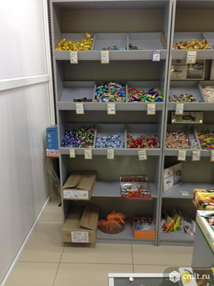 Стеллажи и прилавки для магазина. Фото 1.