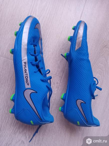 Футбольные бутсы. Фото 1.