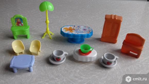 Мебель и посуда для кукол. Фото 1.