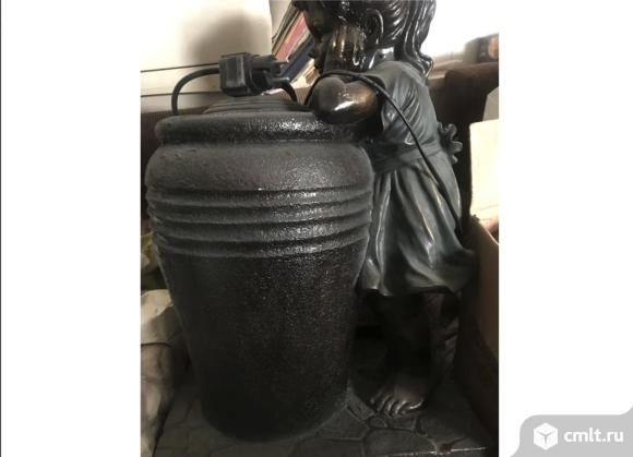 Декоративный фонтан с мальчиком. Фото 1.