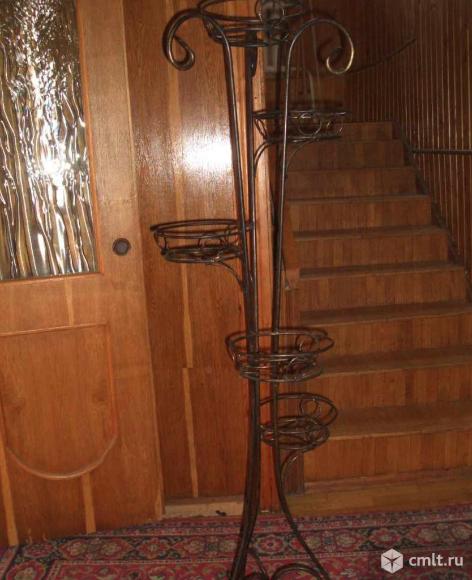 Высокая подставка для цветов. Фото 2.