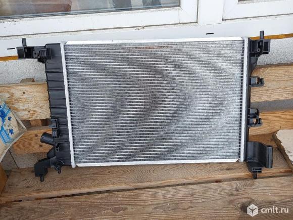 Радиатор охлаждения Шевроле Кобальт 95460094