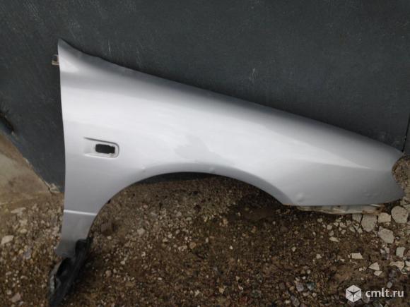 Крыло правое перелнее Ниссан Примера П11е. Фото 1.