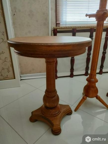 Стол из натурального дерева. Фото 1.