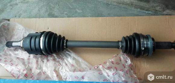 Левый привод Тойота Авенсис 2 T250 1.8L. Фото 1.