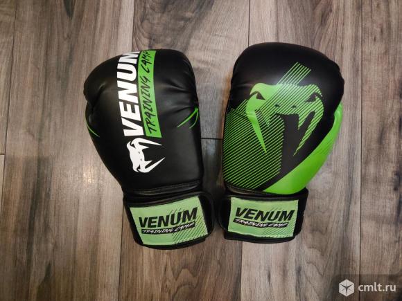 Боксерские перчатки Venum. Фото 1.