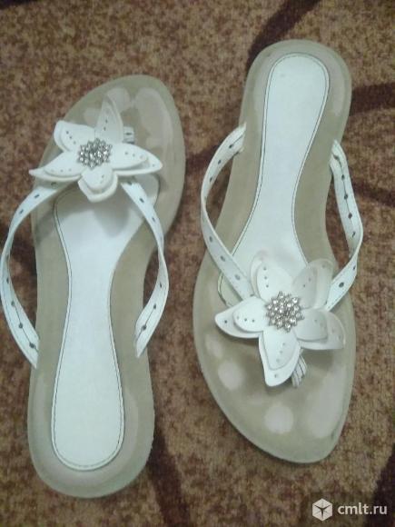 Шлепки с перегородкой между пальцами. Фото 1.