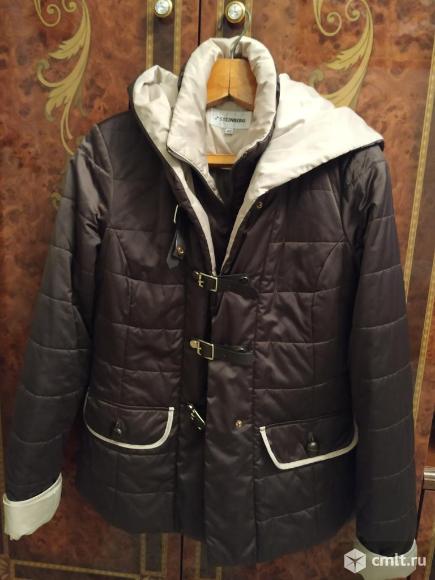 Демисезонная женская куртка. Фото 1.