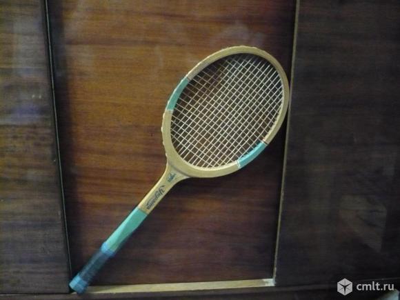 Тенисная ракетка. Фото 1.