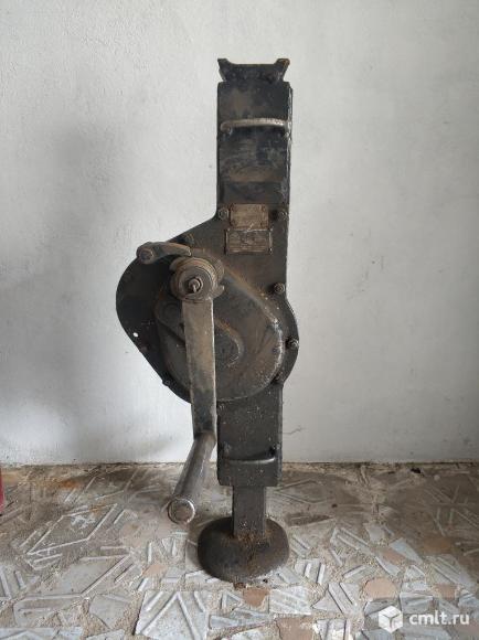 Домкрат. Фото 1.