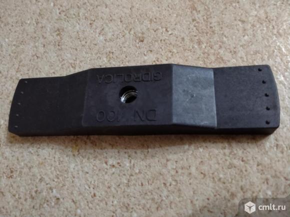 Крепление для решётки. Фото 1.