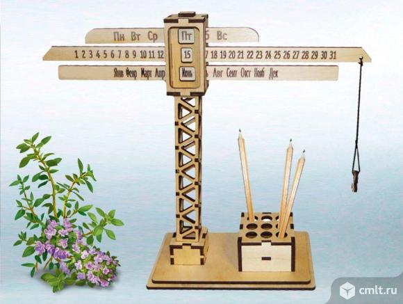 Вечный Календарь - Органайзер "Строительный Кран".. Фото 1.