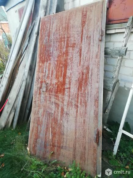 Дверь металлическую с замком,  коробка 204*91 см, толстый крепкий металл.. Фото 1.