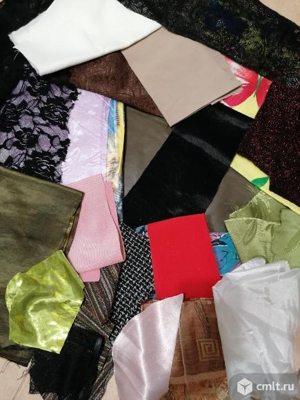 Куски тканей для творчества и пошива кукол. Фото 1.