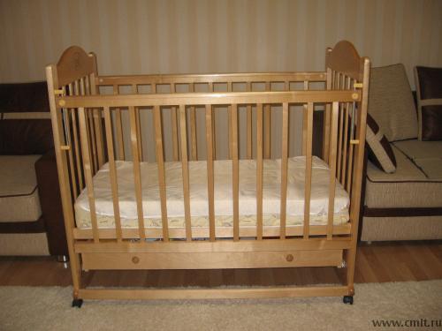 Кровать Наша мама детская, светлое дерево, маятник. Фото 1.