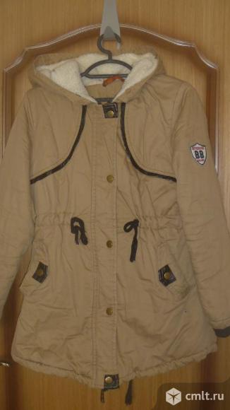 Куртки женские, р. 44, длина от капюшона вниз по спинке 70. Фото 1.